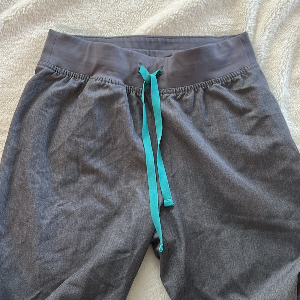 Figs Livingston High-Waisted Scrub Pants Graphite Gray Women’s Size Small Petite - Picture 2 of 10